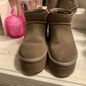Cushionaire platform booties—brown—7W